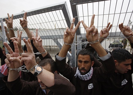 الأسرى الفلسطينيون يواصلون إضرابهم لليوم 23.. واستمرار الفعاليات المساندة